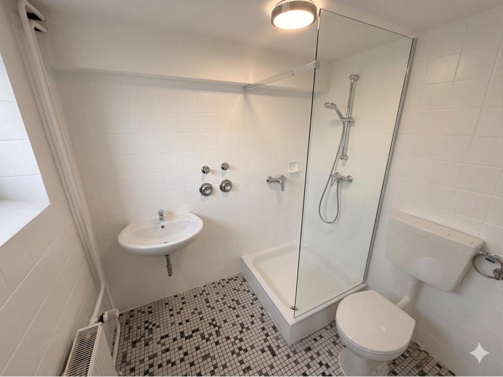 1 Zimmer Wohnung: Badezimmer