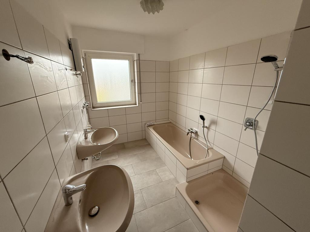 Bad 3 Zimmer Wohnung: Bad