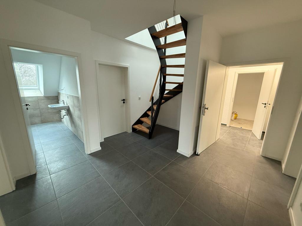 5 Zimmer Wohnung: Flur
